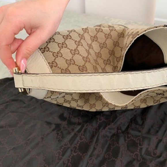 Pre Loved- Gucci- Classic Hobo Bad - Picture 2 of 6